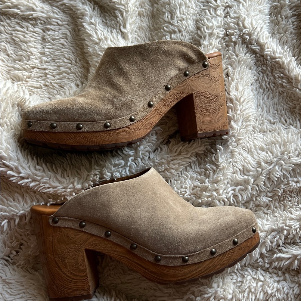 Kirk-Ease Women's Suede Clogs - Picture 2 of 4